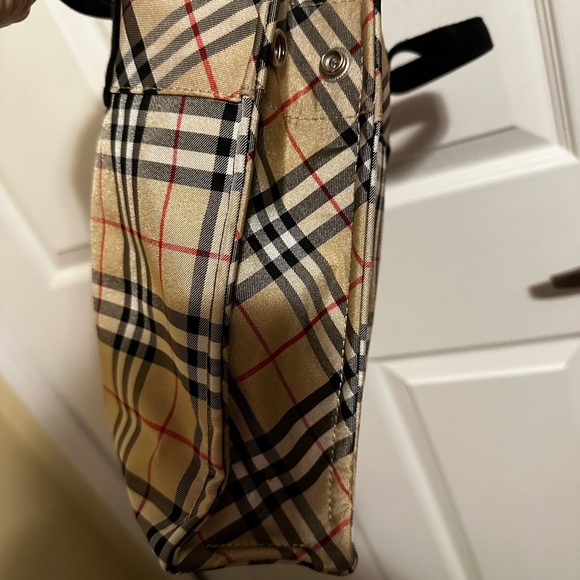 SMALL BURBERRY TOTE “👜 READ DESCRIPTION “ - Picture 11 of 15